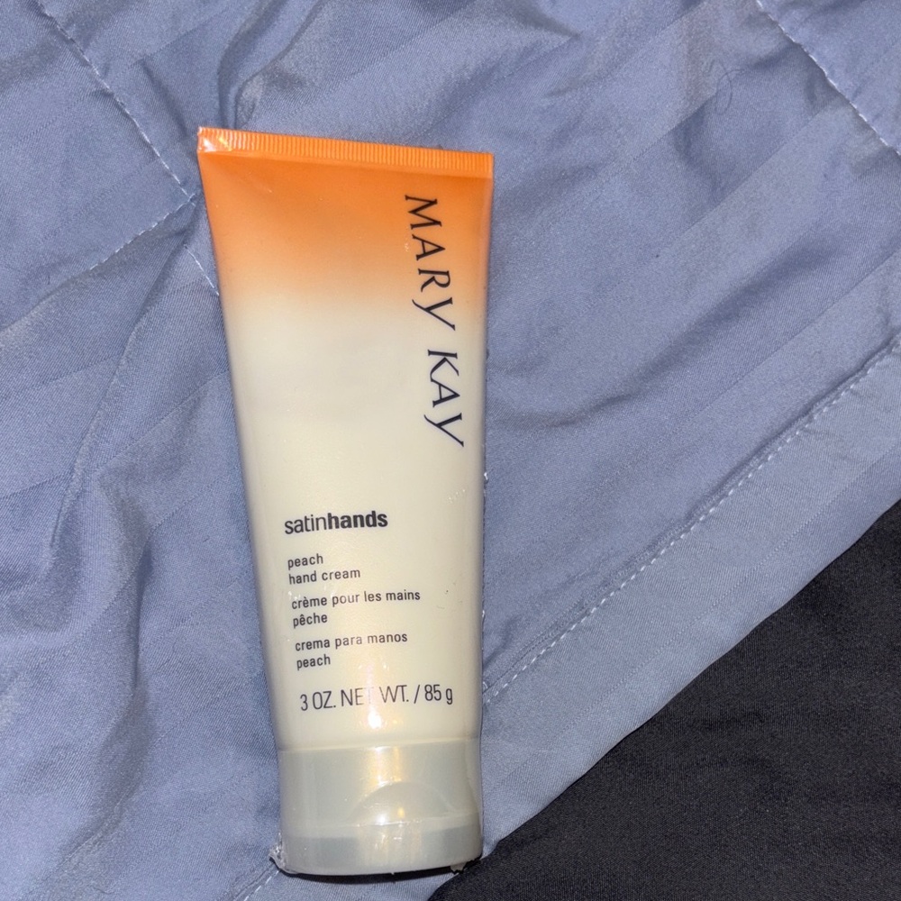 Mary Kay Satin Hands Peach Cream